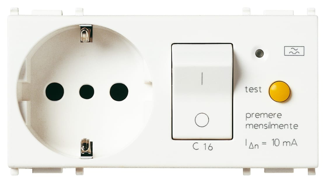 2P+E 16A P30 outlet +C16 RCBO whitee