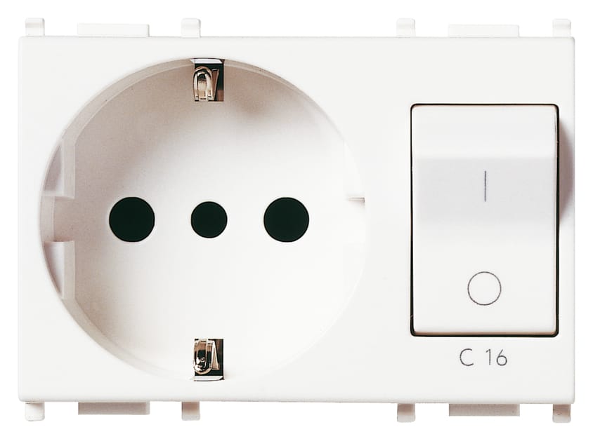 2P+E 16A P30 outlet +C16 CB white