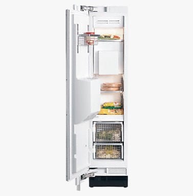 Mastercool Freezer With Individual Water And Ice Cube Supply Thanks To Integrated Icemaker.