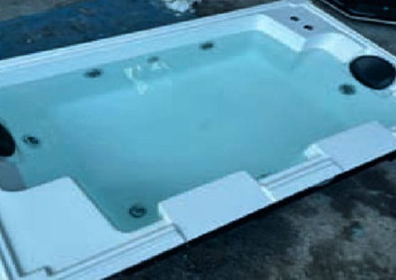 Bath Tub 4 x 6 Feet Size