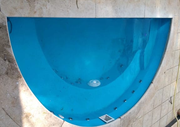 D Shaped Bath Tub Wihrlpool