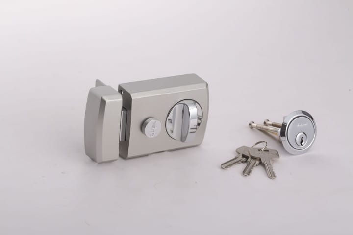 Q 218 (Safety Door Latch – Regular Key)