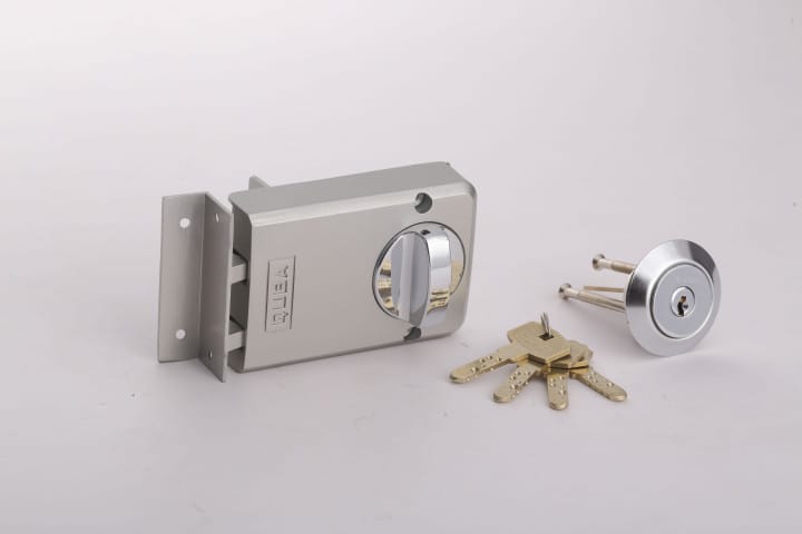 Q 220 (Vertibolt – Key & Knob – Dimple Key)